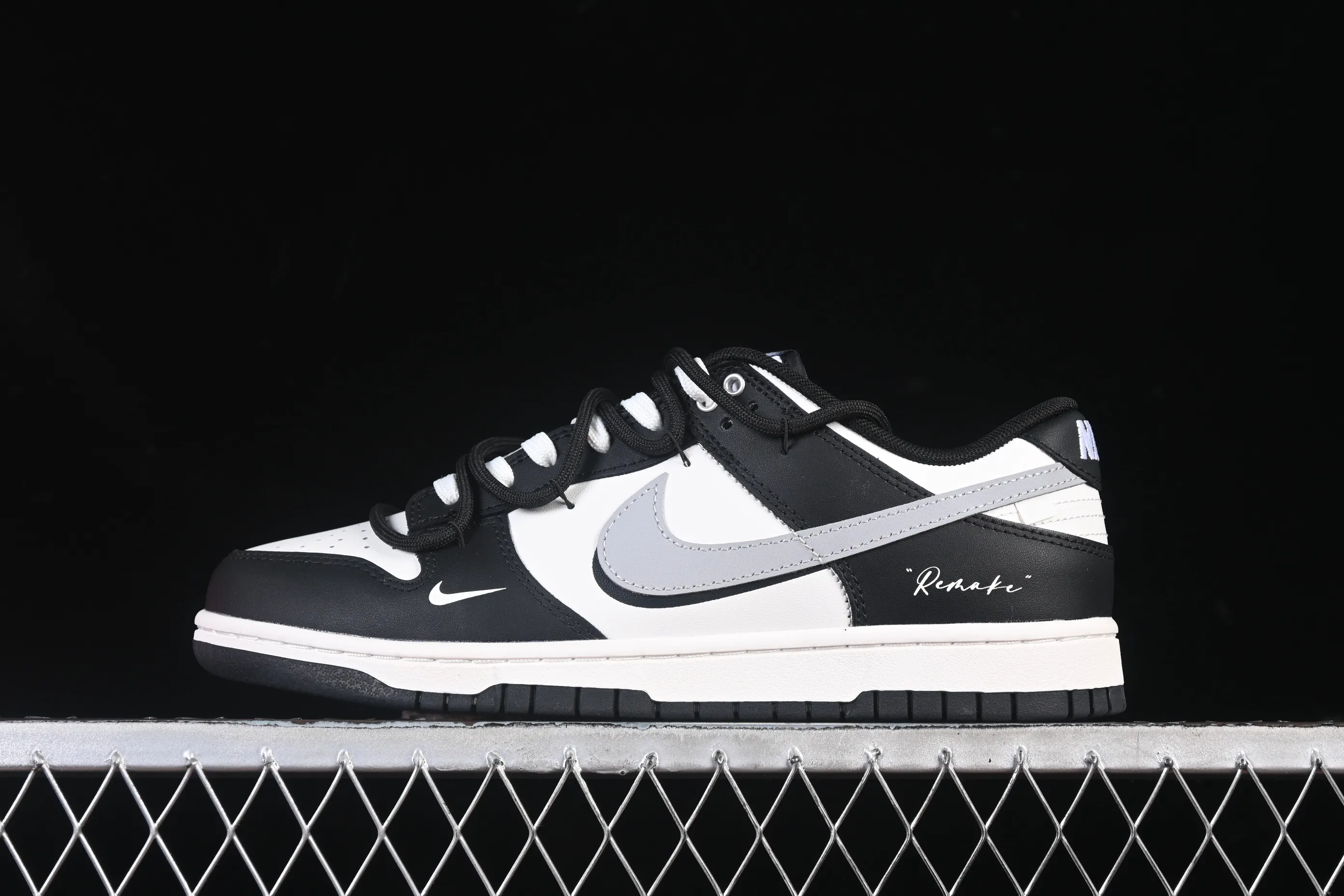 All Categories Nk SB Dunk Series Nk SB Dunk Low High-end Customized Low-top Shoes Nike SB Dunk Low "Just Do It" Straps Anniversary High-end Customized Low-top Casual Shoes BG0518-092